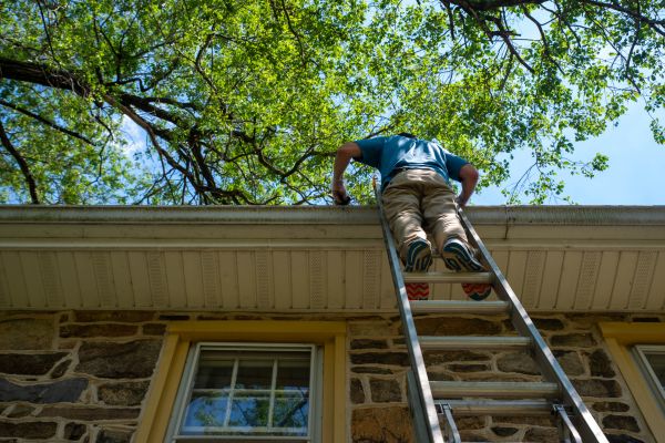 Industrial Gutter Cleaning in Destin